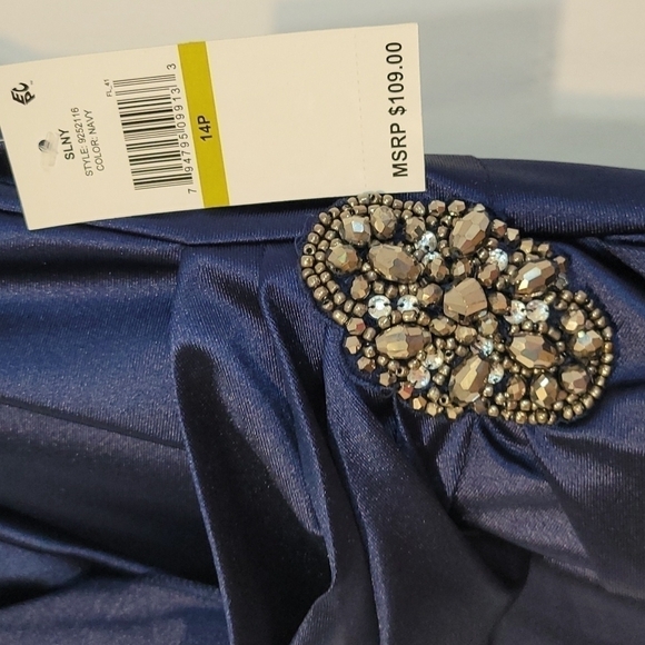 SLNY Petite Cocktail or Holiday Dress - Picture 14 of 14